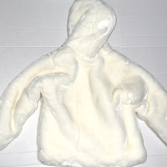 Old Navy Cream Faux Fur 4T Jacket. - Picture 6 of 6